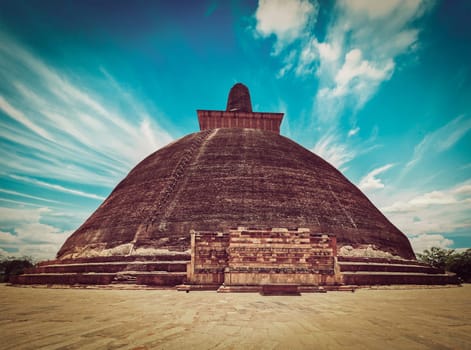 Jetavaranama dagoba (stupa). Anuradhapura, Sri Lanka