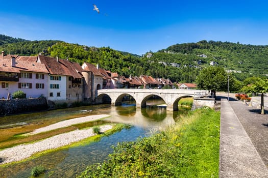 Picturesque Swiss village of Saint-Ursanne on the Doubs River, Switzerland. Village Saint-Ursanne in the district of Porrentruy in the canton of Jura, Switzerland. Saint Ursanne, Jura, Suisse
