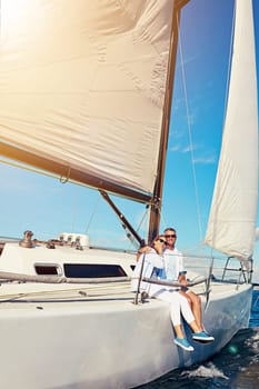 Couples who travel are different from the average couples. a couple enjoying a boat cruise out on the ocean