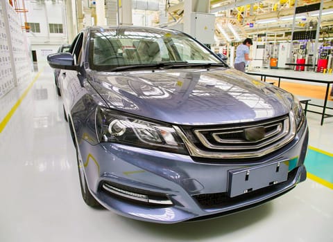 Car manufacturing. The conveyor at the plant has stopped. Unfinished passenger car.