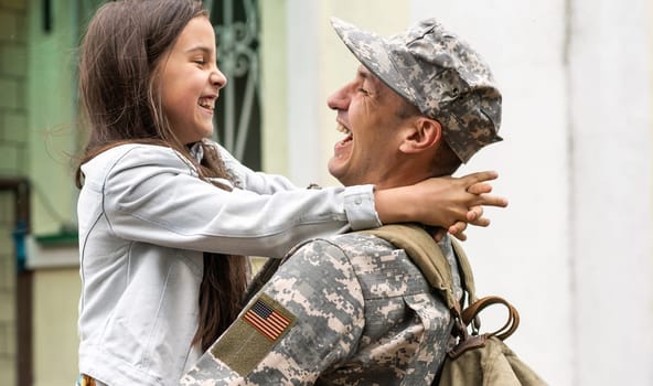 Soldier reunited with his daughter