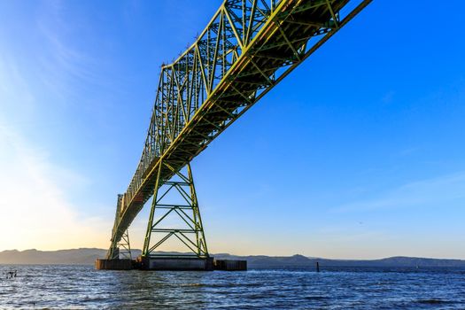 This bridge connects the states of Washington and Oregon at the mouth of the Columbia River.