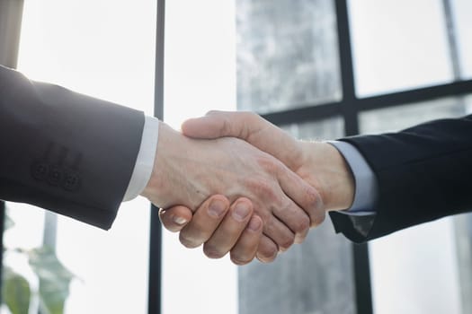 business partners confidently shaking hands. close up.