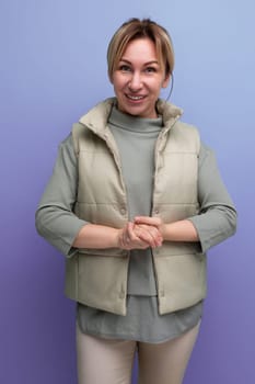 positive european young blond woman in casual outfit.