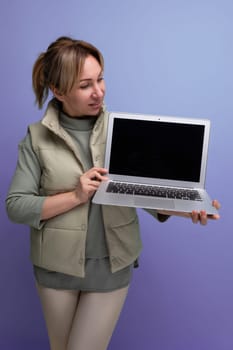 young blond hair woman uses a laptop to present her work.