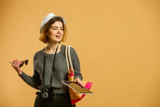 travel woman with a tablet.