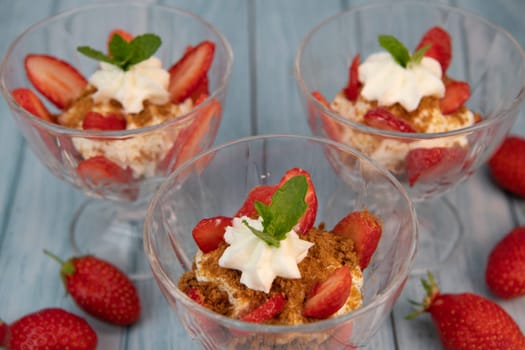 Strawberry tiramisu with mascarpone and Speculoos, High quality photo