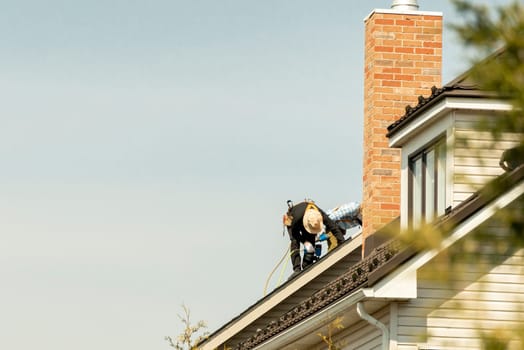 Repair of the roof of the house, on warm spring days, after winter snow