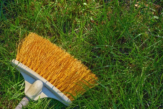 an implement consisting of a sponge or a bundle of thick loose strings attached to a handle