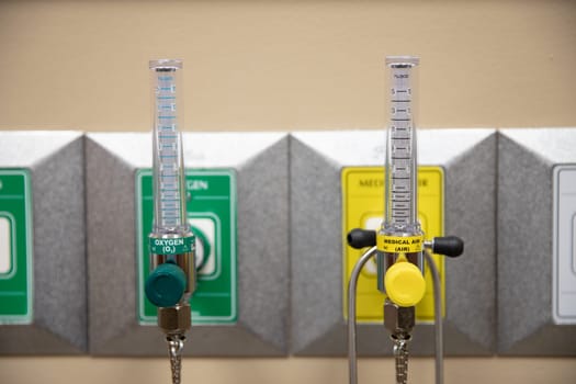 taps for both medical air and oxygen in a hospital room