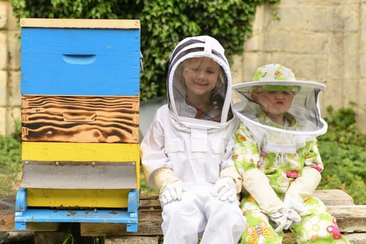 Children in protective suits at the beehive