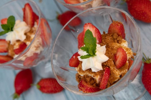 Strawberry tiramisu with mascarpone and Speculoos, High quality photo