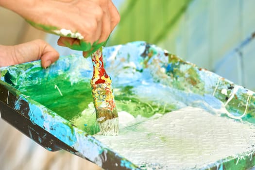 a person who paints buildings, walls, ceilings, and woodwork, especially as a job