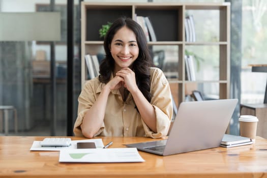 Portrait smile beautiful business asian woman working in office. smiling and looking at camera.