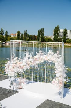 Festive arch for the ceremony of painting the newlyweds on the wedding day, wedding decor with fresh flowers