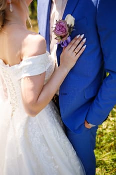 gold wedding rings in the hands of the newlyweds