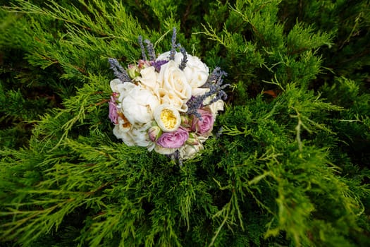 beautiful wedding bouquet for the bride