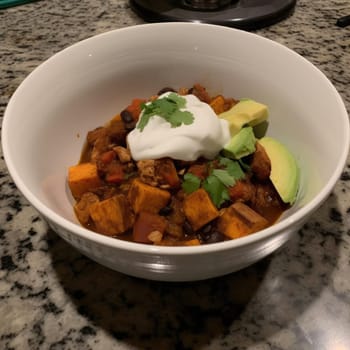 Mexican food in a bowl (ID: 001445)