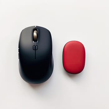 Black and red computer mouse on a white background - 3D rendering (ID: 001596)