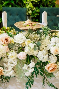 Wedding table decor for newlyweds decorations with fresh flowers