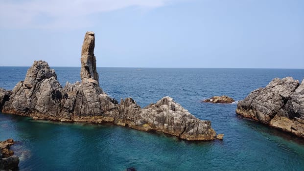 sky,water,cloud,horizon,bedrock,plant,lake,terrain,azure,coast,formation,landscape,ocean,rock,sea,shore,skerry,stack