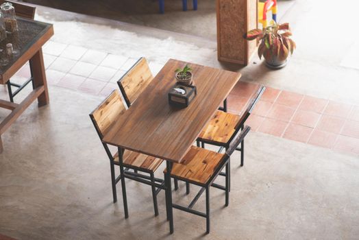 wood chairs and wood table in the cafe