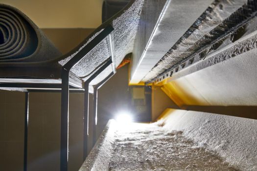 Process of working on automatic machine for dirty carpet washing and dry cleaning