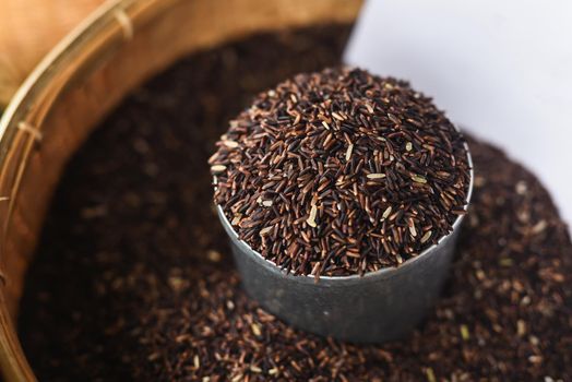 Riceberry in a wooden bowl