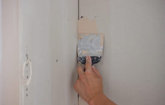 the master plasters the walls and ceiling. Selective focus