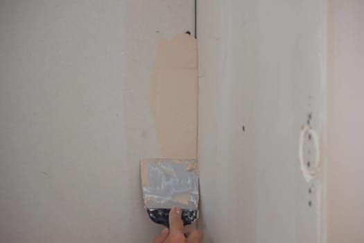 the master plasters the walls and ceiling. Selective focus