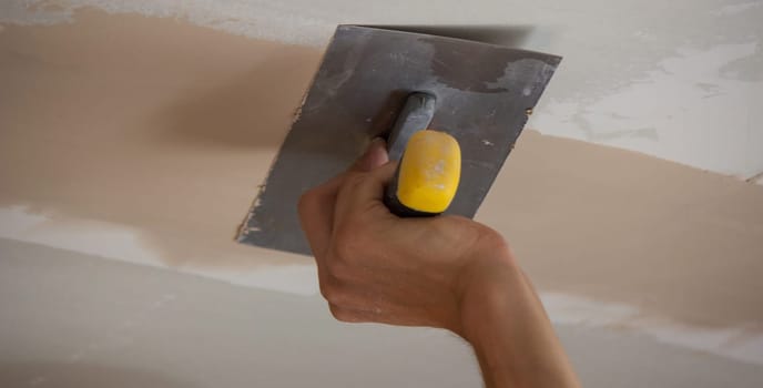 the master plasters the walls and ceiling. Selective focus
