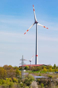 Wind turbines, photovoltaic systems, electricity pylons and the 10H rule dominate the discussion about regenerative energies in Germany