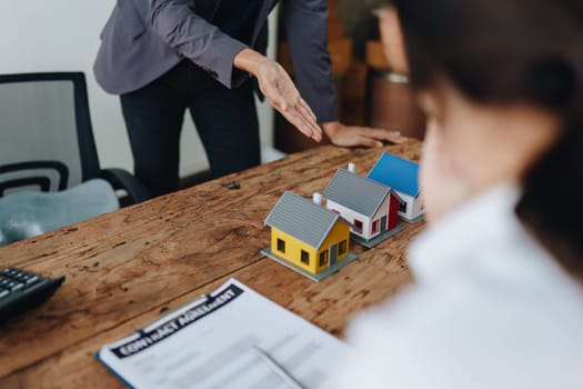 Real estate company to buy houses and land are delivering keys and houses to customers after agreeing to make a home