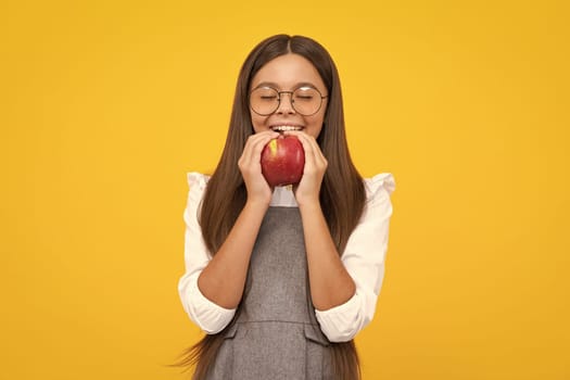 Portrait of confident teen girl with apple going to have healthy snack. Health, nutrition, dieting and kids vitamins