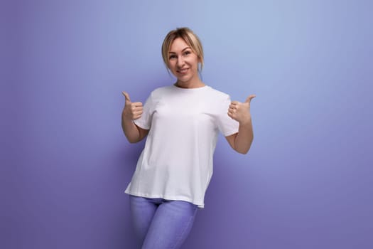 blond thin woman is dressed in a white T-shirt for printing information on it.