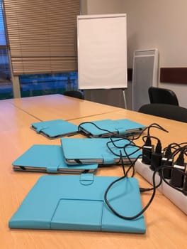Several tablets on the table in the office on recharging