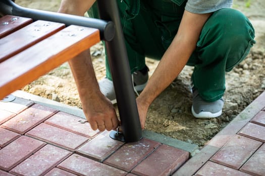 During the summer, benches in the park can be cleaned by maintenance workers from the company taking care of the square. New seating bowls just off the sidewalk.
