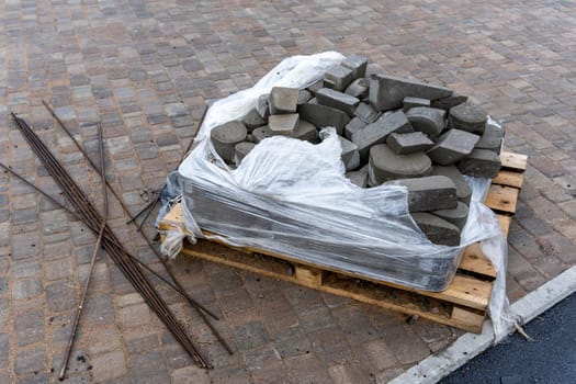 the remaining pieces of paving slabs on a wooden pallet after the completion of works on the improvement of the city