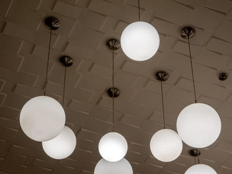 Round lamp, hanging alternating high and low, decorating the ceiling