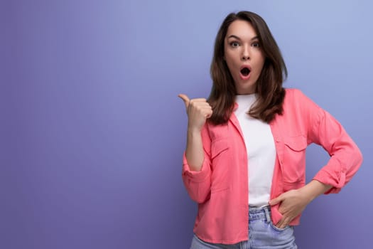 joyful shocked brunette young woman in casual outfit communicates some idea over isolated background.