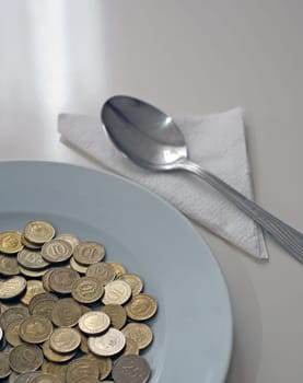 spend money,eating large amounts of coins and spoons,money on a dinner plate, a spoonful of turkish lira, coins in a plate