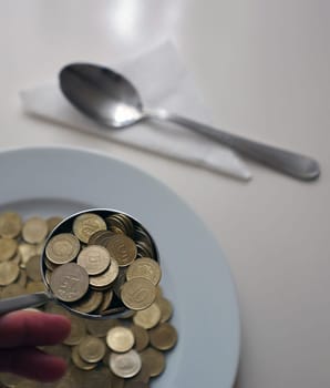 spend money,eating large amounts of coins and spoons,money on a dinner plate, a spoonful of turkish lira, coins in a plate