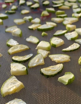 drying zucchini, drying vegetables in the sun, dried zucchini, drying sliced zucchini,