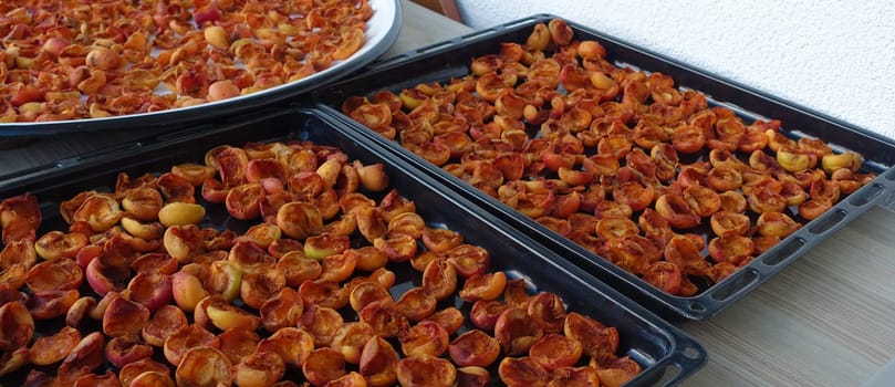 homemade apricot drying process, fruit drying process in summer, drying fruit in the sun,