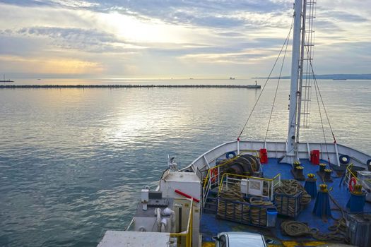 Seascape with a view of the ship's deck.