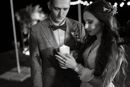 transfer of wedding fire with the help of candles from mothers to the newlyweds