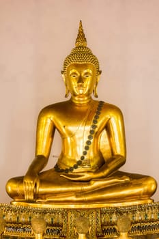 The Golden Buddha is beautiful that Buddhists worship.