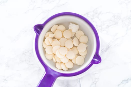 Melting white chocolates to make white chocolate stars.