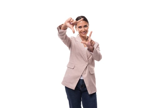 young beautiful business woman leader with a ponytail hairstyle dressed in a beige jacket makes a grimace.