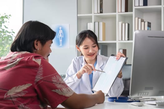 Female doctors diagnose male patients and provide medical advice. Treatment in hospital examination rooms, helping patients along Provide health advice.